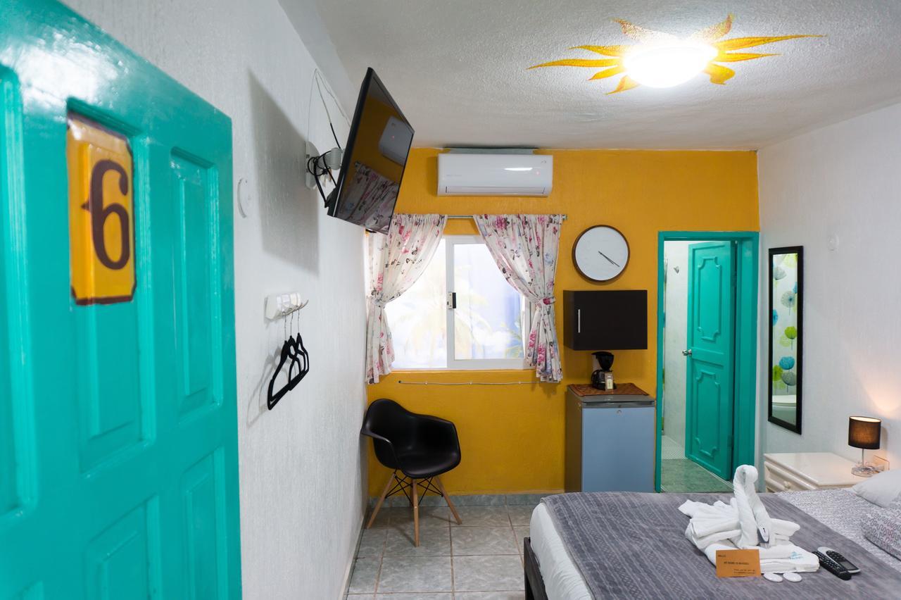Posada Paso Del Sol إيسلا موخيريس المظهر الخارجي الصورة