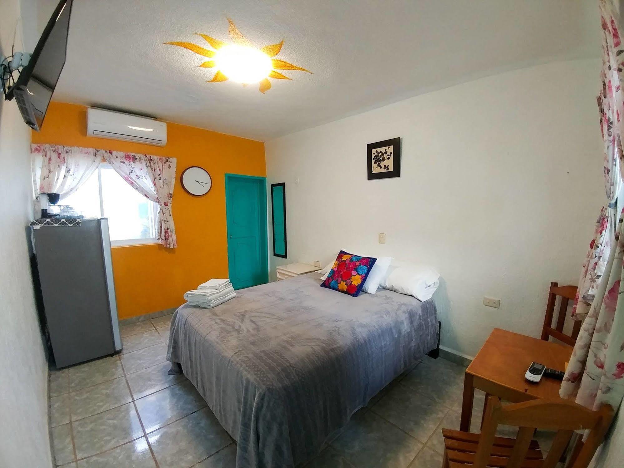 Posada Paso Del Sol إيسلا موخيريس المظهر الخارجي الصورة